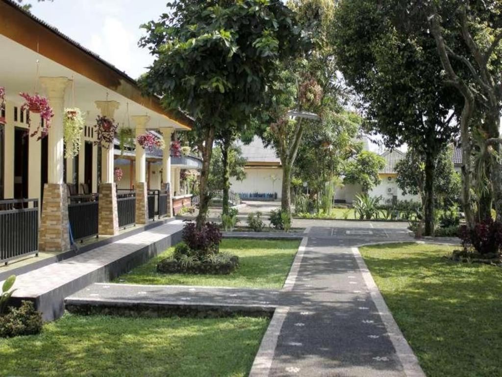 Hotel Indra Djaya Cisarua Bagian luar foto