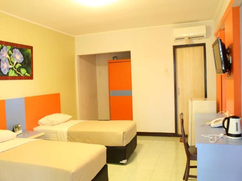 Hotel Indra Djaya Cisarua Bagian luar foto
